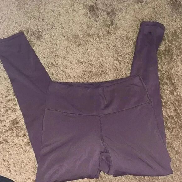 Athletic plum women’s small leggings about ankle length and high-rise - Picture 2 of 5